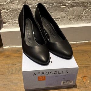 AEROSOLES Bette Black Heels  sz 7W NEW